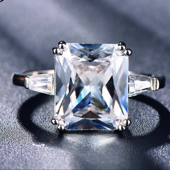 Silver Austrian Crystal Ring - Picture 4 of 8